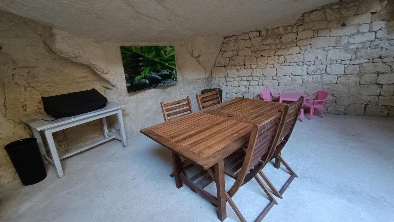 Meuble De Tourisme Petit Chail Saint Savinien Exterior foto